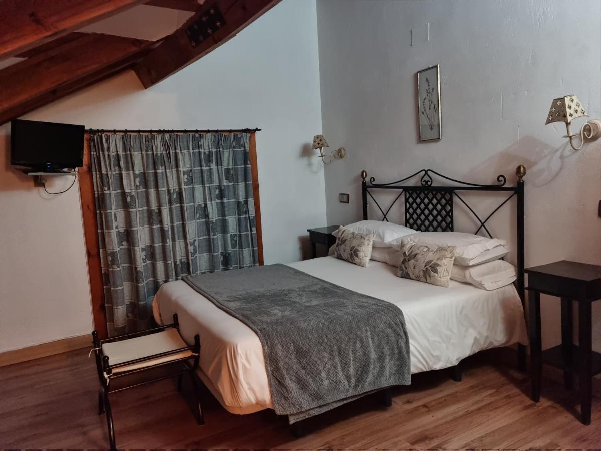 Puerta Al Duraton Bed & Breakfast Sebulcor Bagian luar foto